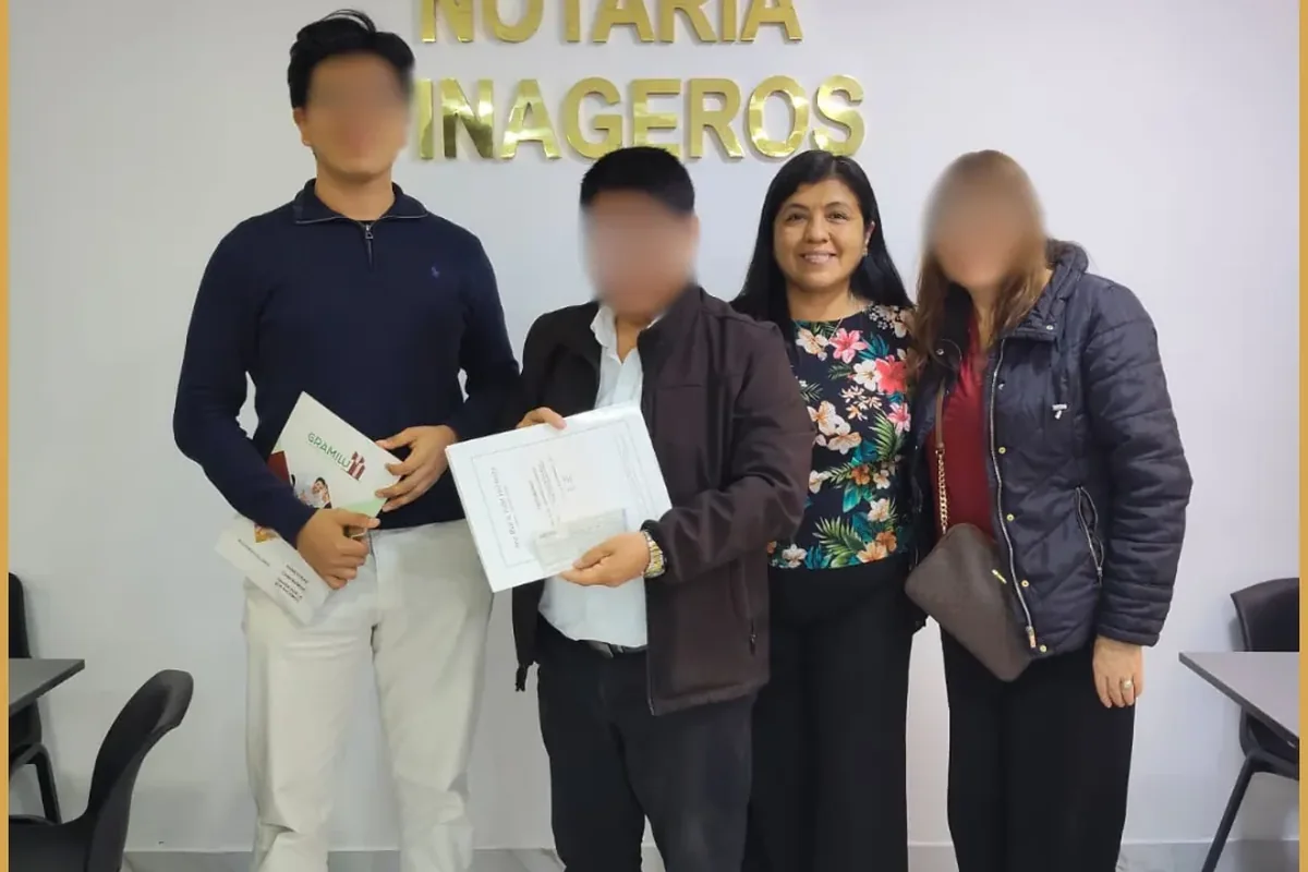 Firma en notaría de una operación acompañada por JMO
