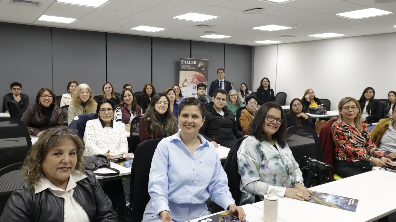 Asistentes al taller de créditos hipotecarios dictado por JMO Inmobiliaria