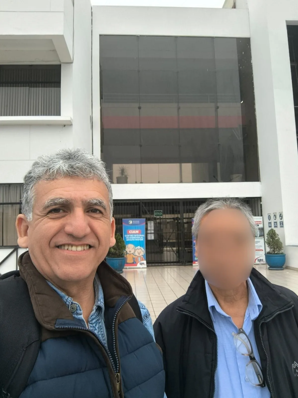Trámite municipal acompañado por Luis Silva