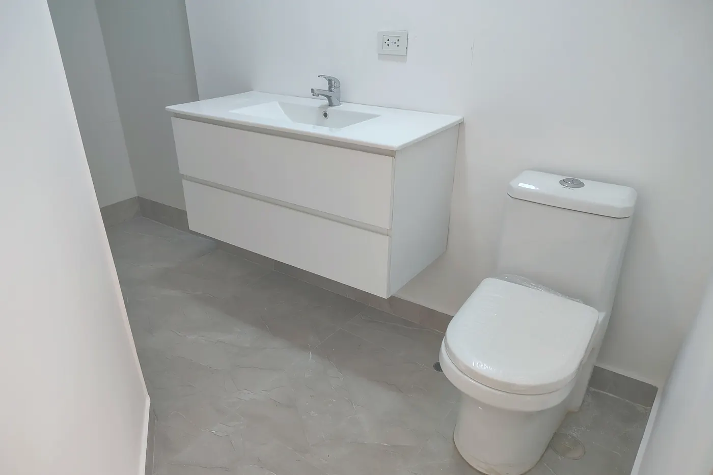 Baño en suite del departamento 602