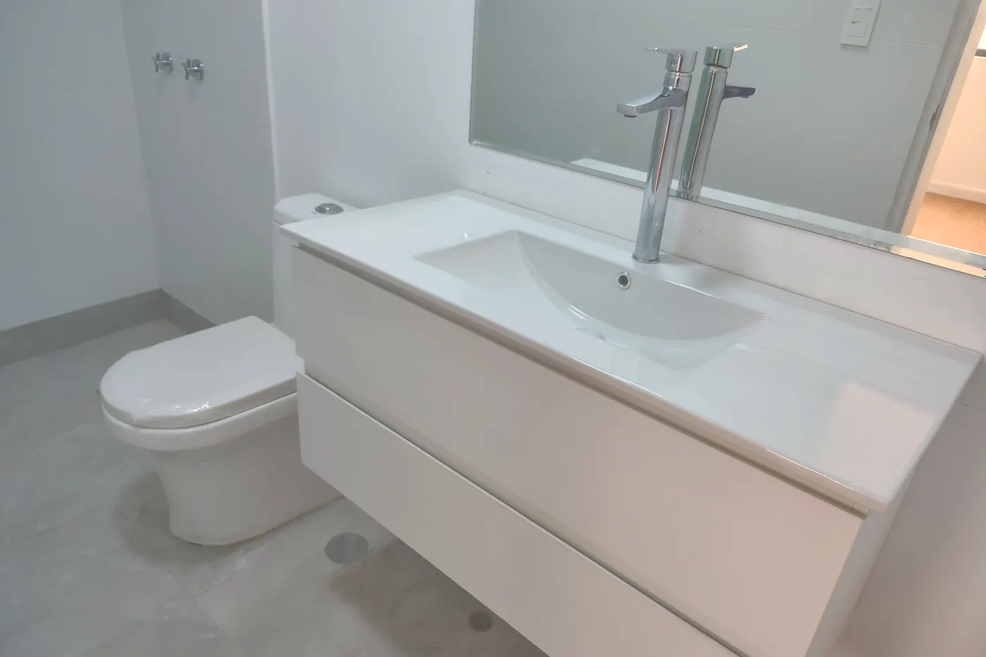 Baño en suite del departamento 603